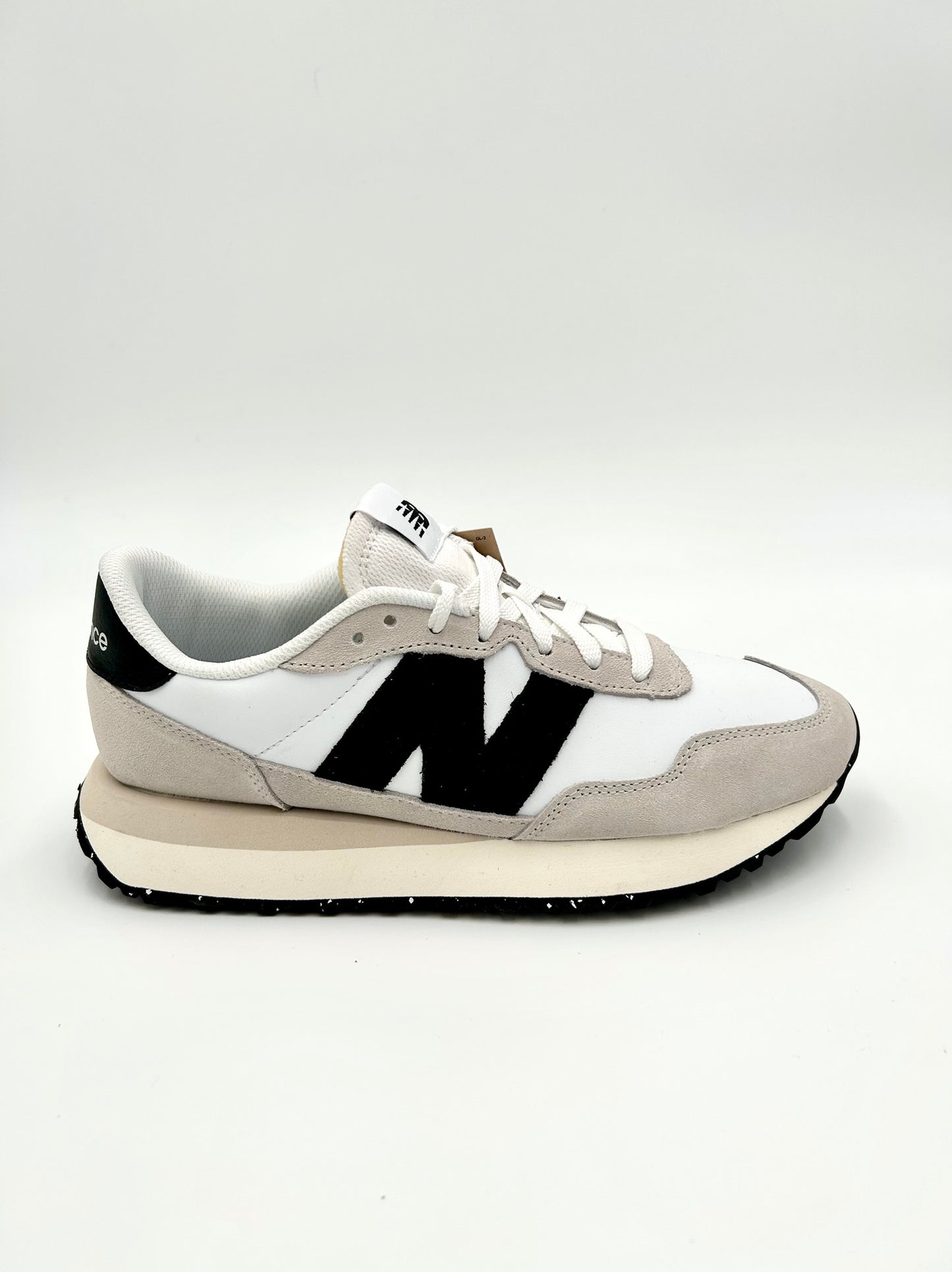 New Balance MS 237 SF - black and white